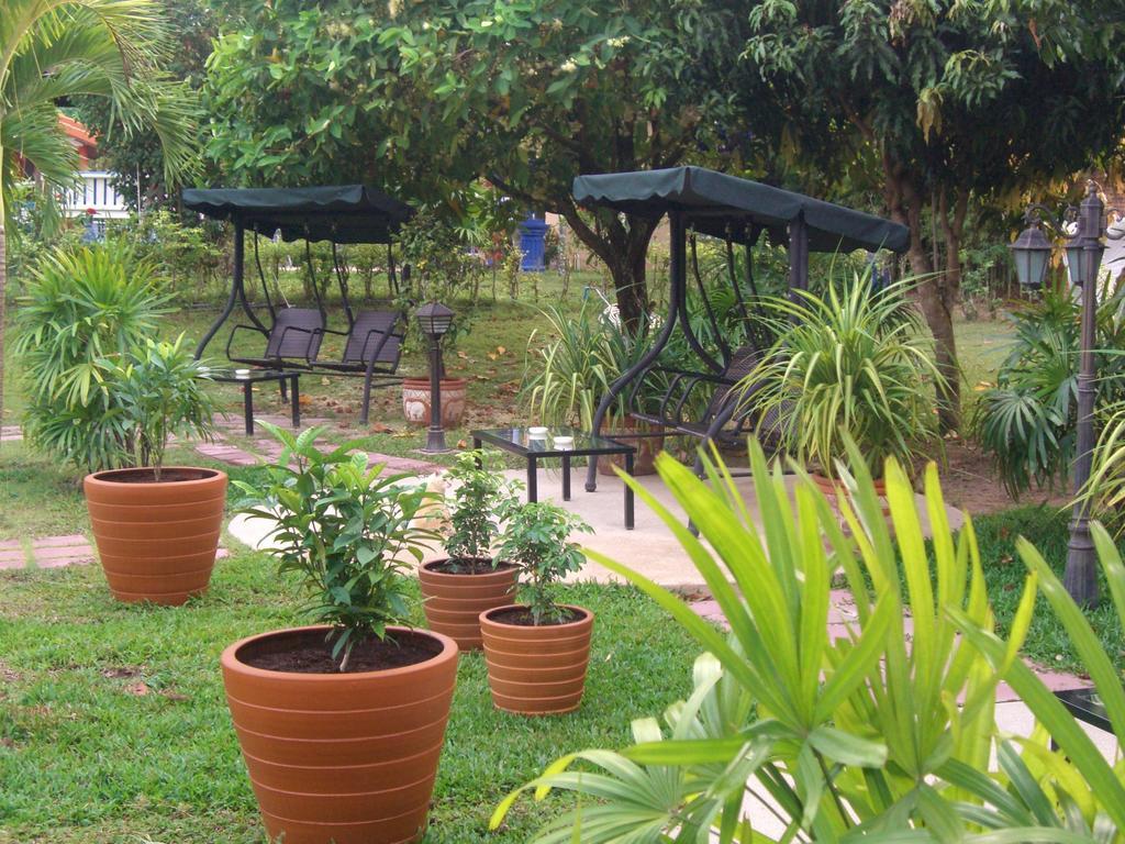 Pictory Garden Resort Sattahip Exterior photo