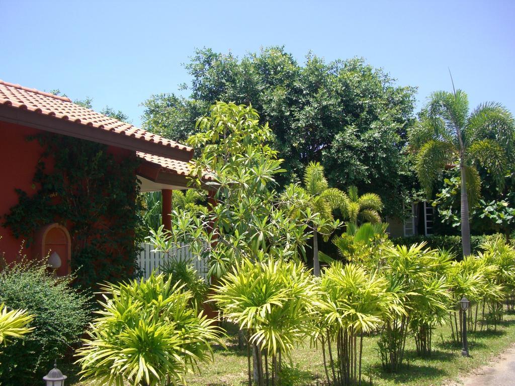 Pictory Garden Resort Sattahip Exterior photo