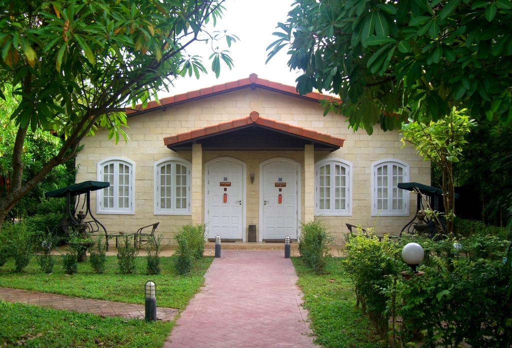 Pictory Garden Resort Sattahip Exterior photo