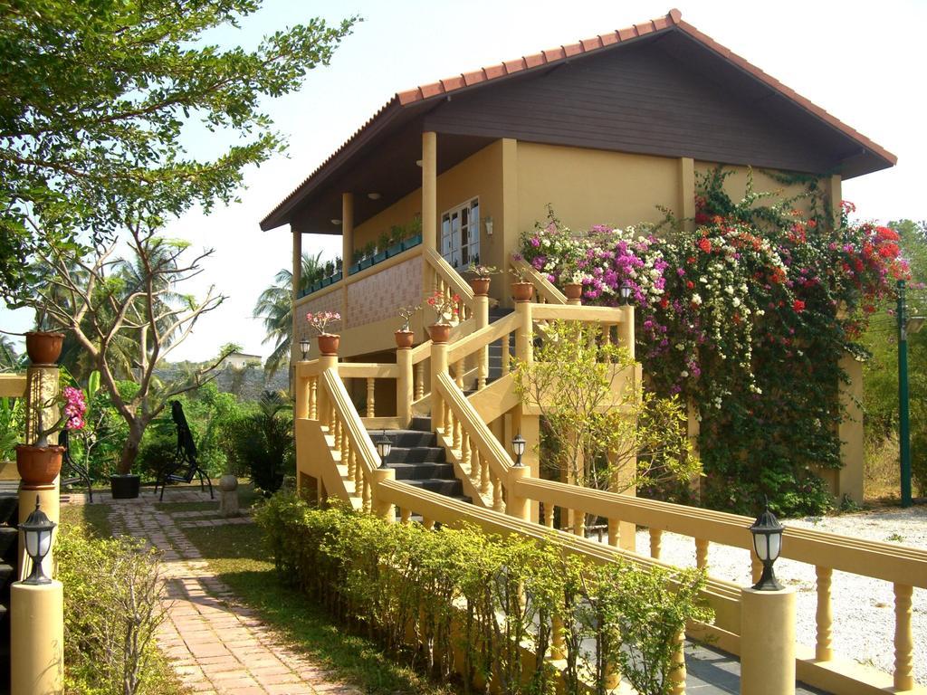 Pictory Garden Resort Sattahip Exterior photo