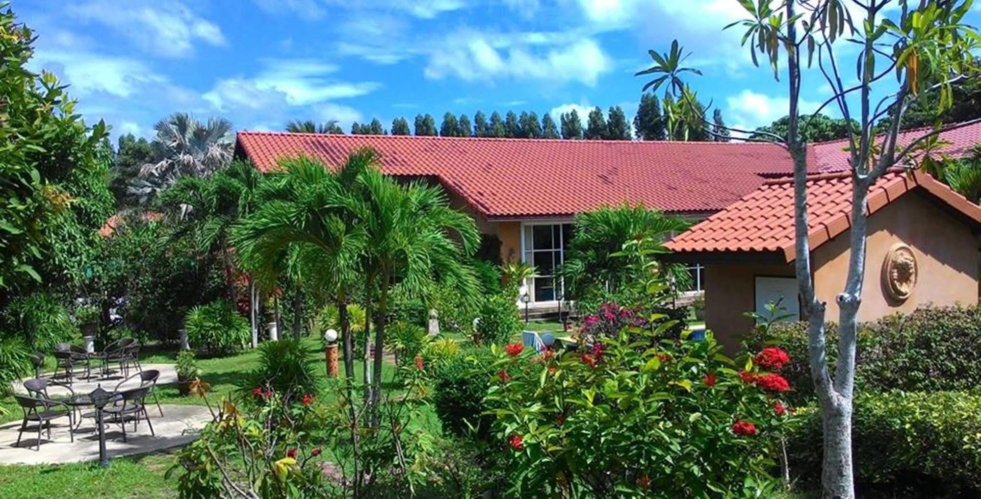 Pictory Garden Resort Sattahip Exterior photo